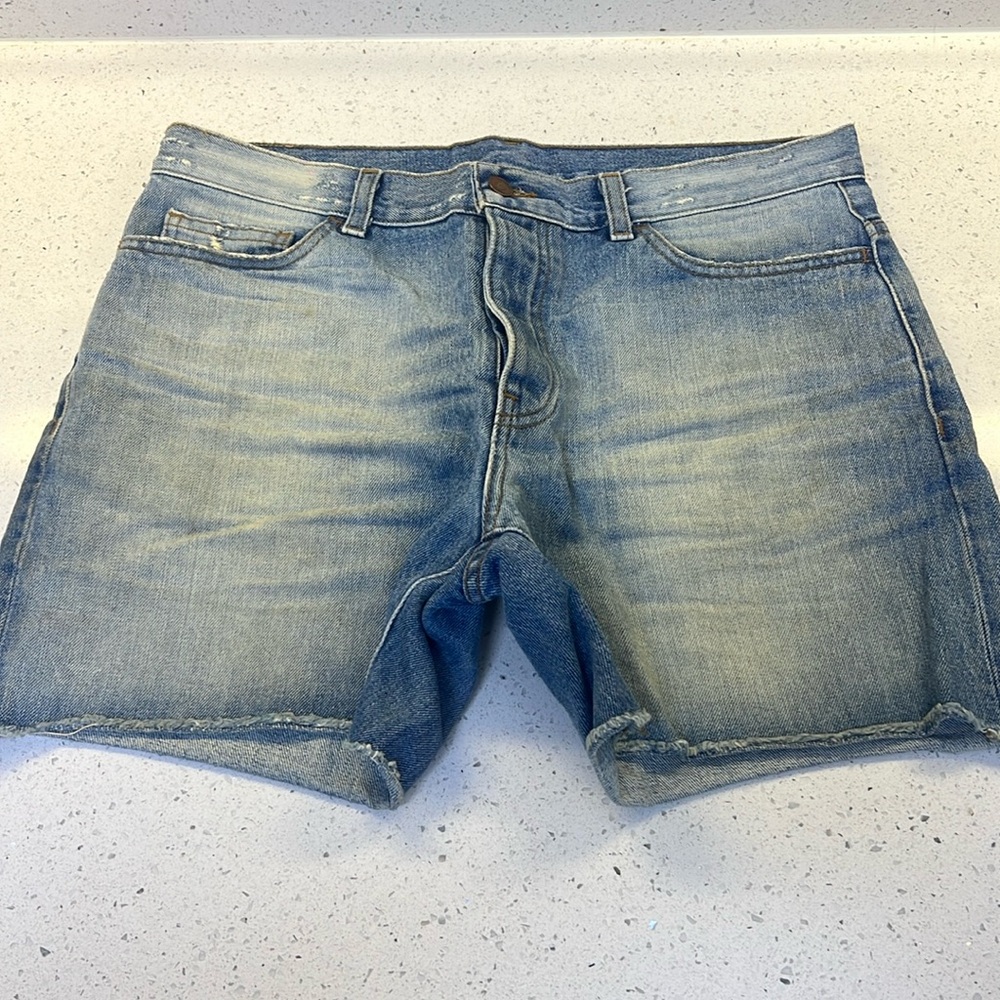 CHUBBIES. LIKE NEW. MENS JEAN SHORTS. WAIST 32.